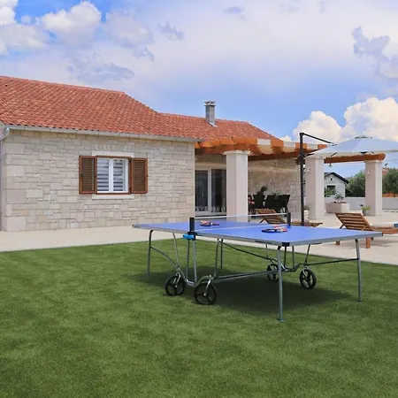 Villa Lumea With Heated Pool