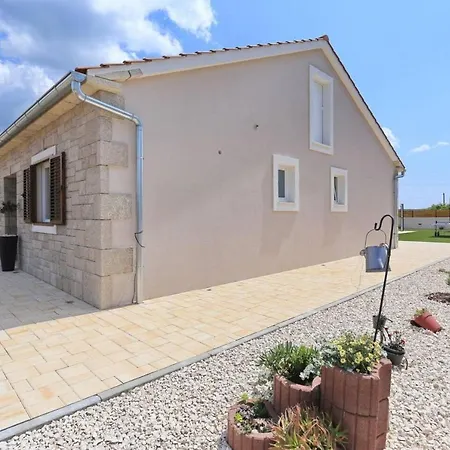 Villa Lumea With Heated Pool *