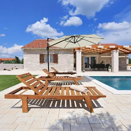 Lumea With Heated Pool Debeljak