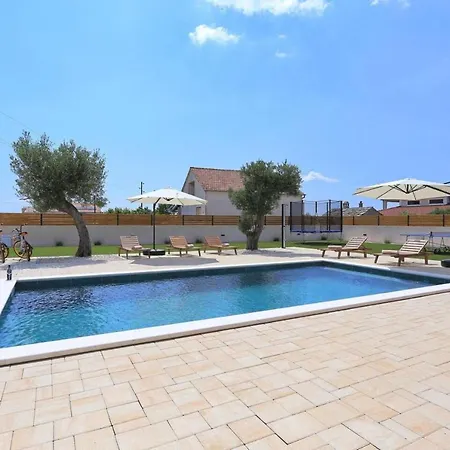 Villa Lumea With Heated Pool *