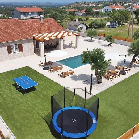 Lumea With Heated Pool Villa Debeljak