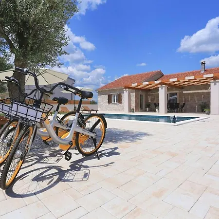 Villa Lumea With Heated Pool Debeljak