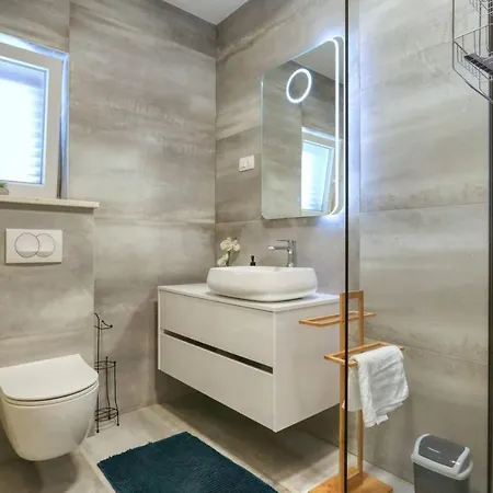 Lumea With Heated Pool Villa Debeljak