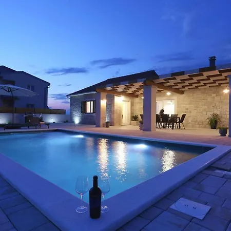 Lumea With Heated Pool Villa
