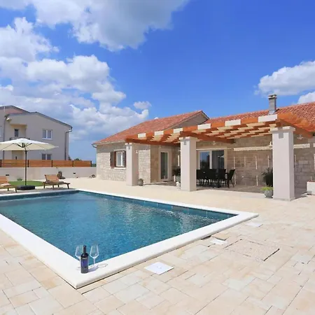 Lumea With Heated Pool Villa Debeljak