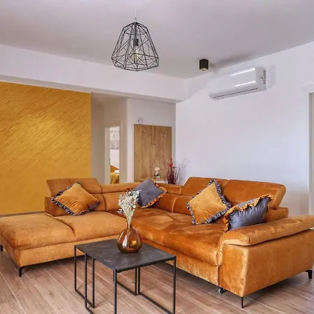 Lumea With Heated Pool Villa *