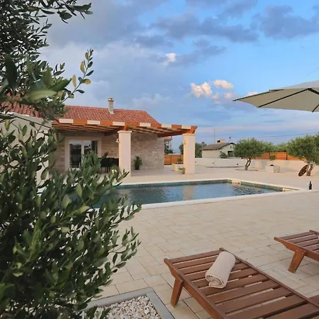 Lumea With Heated Pool Villa *