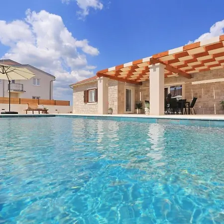 Lumea With Heated Pool Villa *
