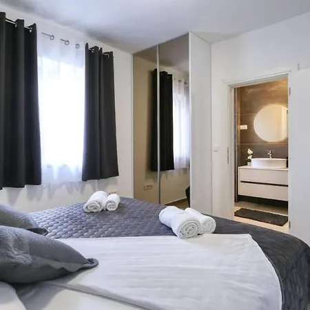 Lumea With Heated Pool Villa *