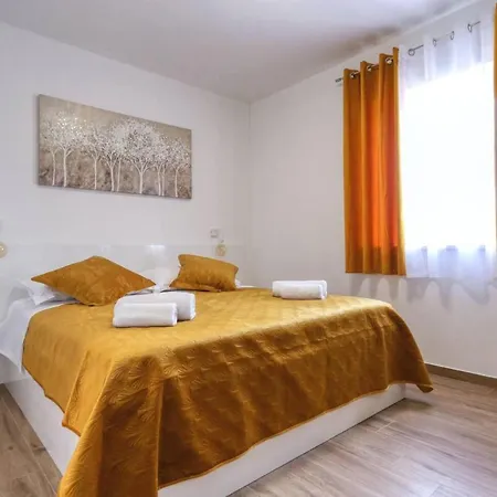Lumea With Heated Pool Villa Debeljak