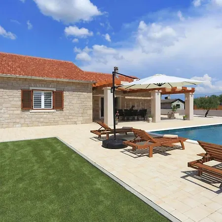 Lumea With Heated Pool Villa Debeljak