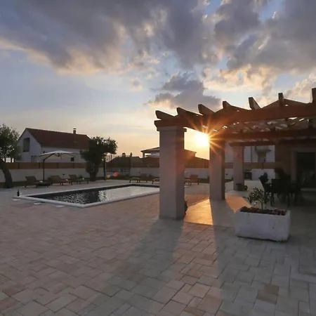 Lumea With Heated Pool Villa Debeljak
