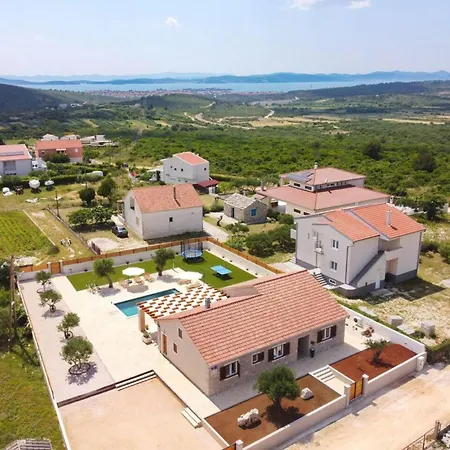 Villa Lumea With Heated Pool Debeljak