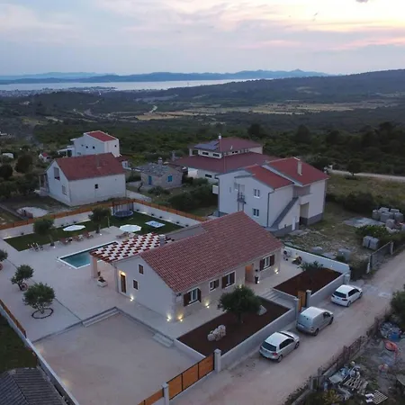 Villa Lumea With Heated Pool *