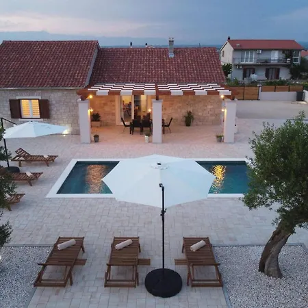 Lumea With Heated Pool * Debeljak