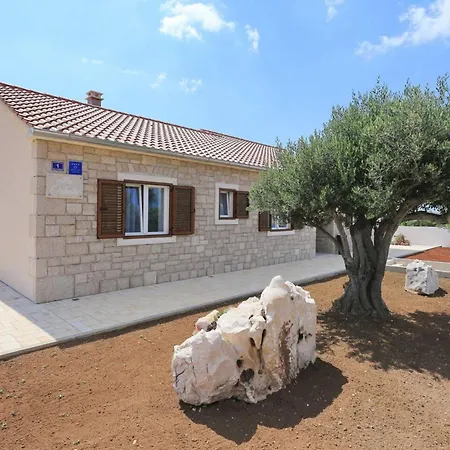 Lumea With Heated Pool Villa Debeljak